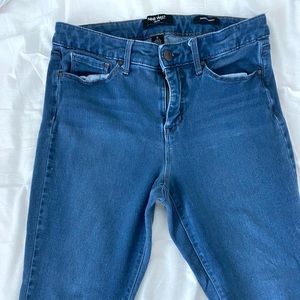 SIZE 6 HIGH WAISTED STRETCHY JEANS